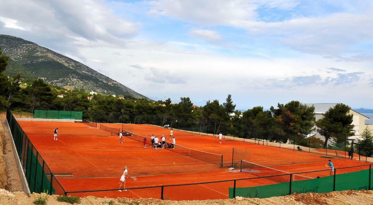 Bretanide Sport & Wellness Resort Bol Exterior photo